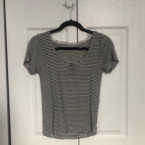 Soft and Sexy American Eagle Outfitters Top!
